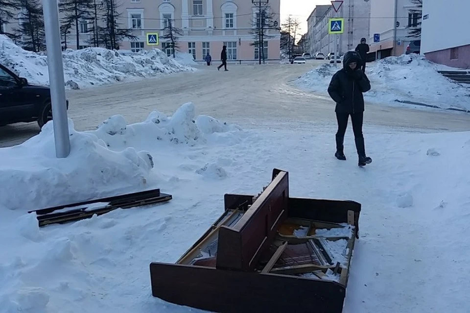 Пианино в центре города нашли жители Магадана Фото: Telegram/@nemagadan