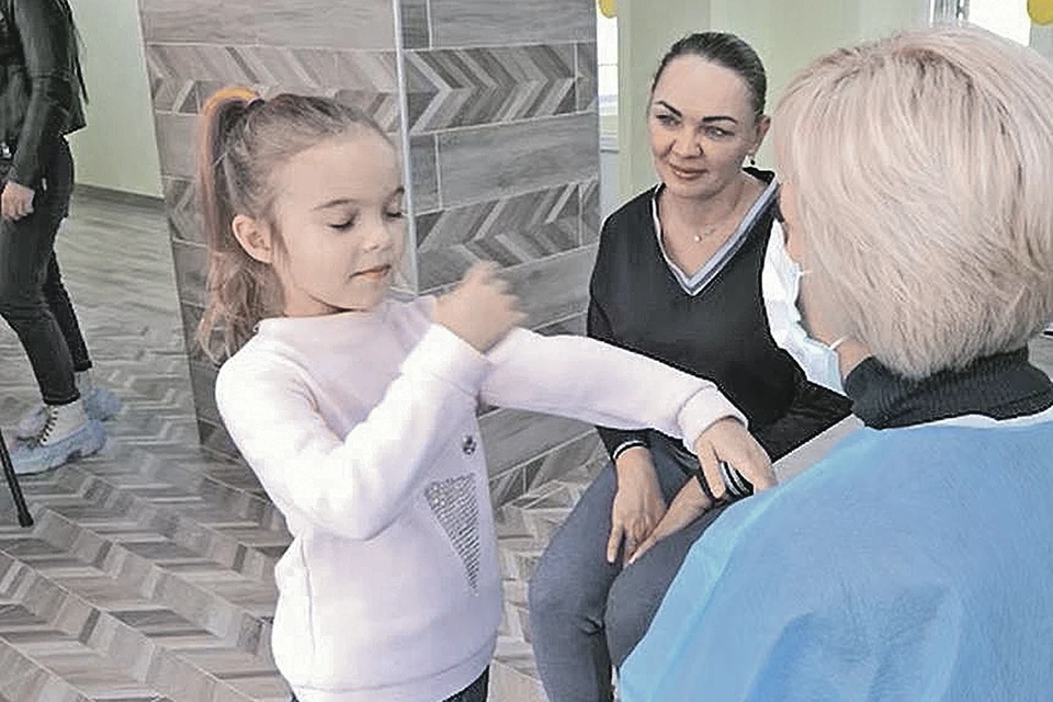 Диспансеризацию прошла и пятилетняя малышка из детского сада «Ласточка». Фото: Скриншот с видео телеграм-канала «ЗaTV. Новости Запорожской области»