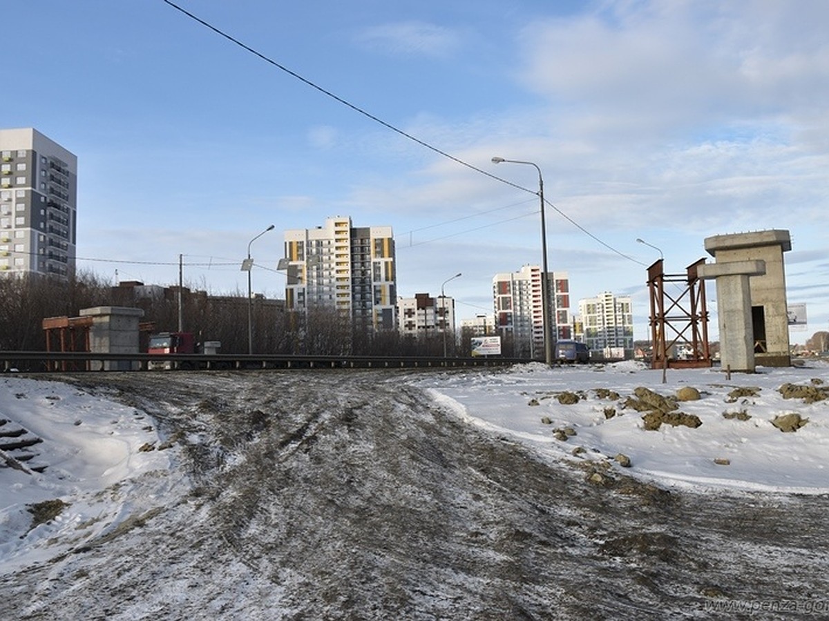 В Пензе в дальнем Арбеково завершено сооружение опор надземного пешеходного  перехода - KP.RU