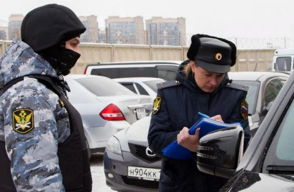 Приставы арестовали Mercedes красноярца Фото: приставы Красноярского края