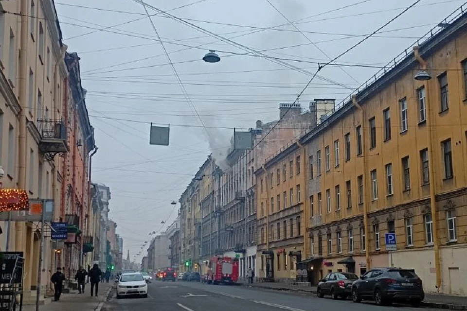 В пожаре на Боровой пострадал мужчина. Фото: читатели "КП-Петербург".