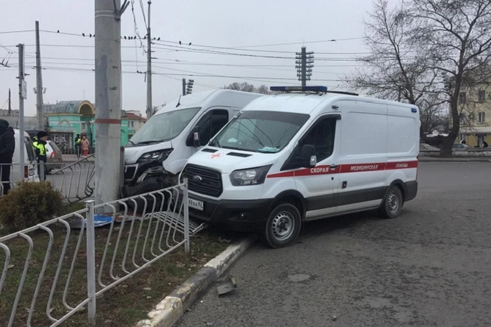В Симферополе в ДТП попала машина скорой помощи. Фото: МВД по РК