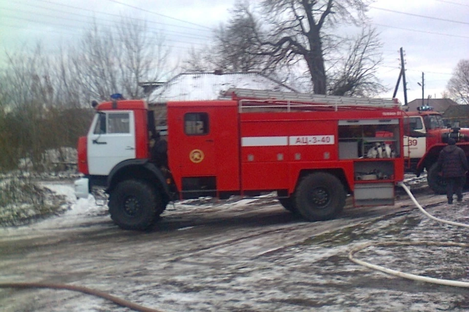 Причину пожара выясняют