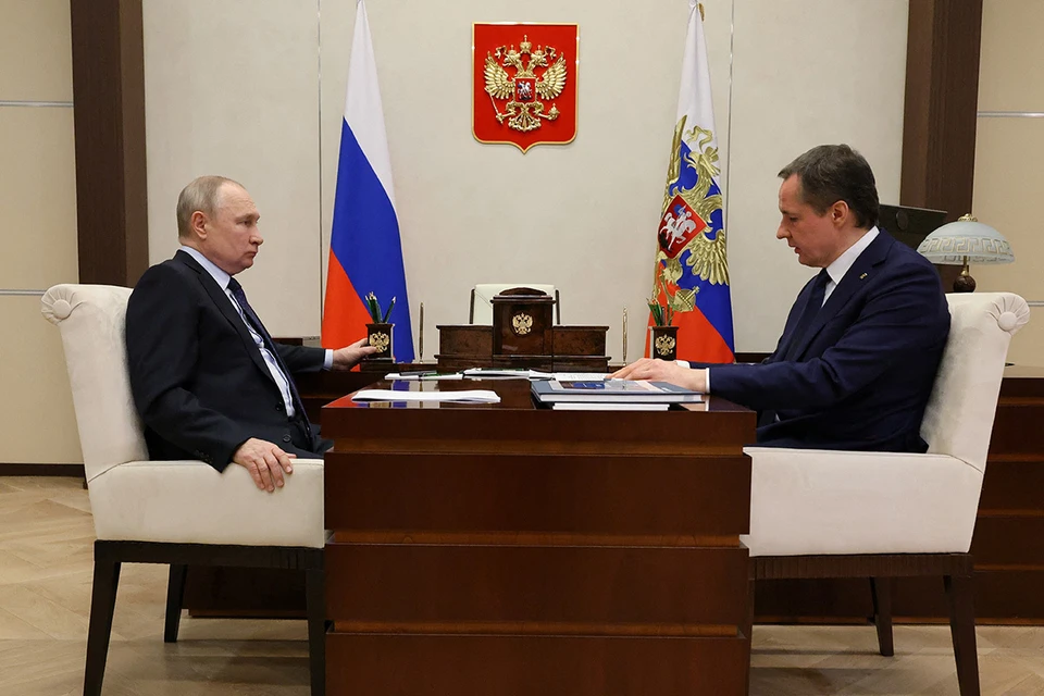 Вечером Владимир Путин встретился с губернатором Белгородской области Вячеславом Гладковым.
