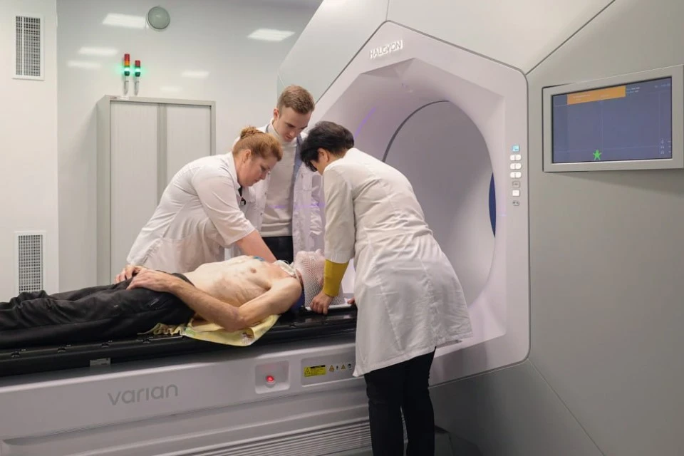 Больницы и поликлиники Подмосковья получили более 200 штук онкологического оборудования в 2022 году