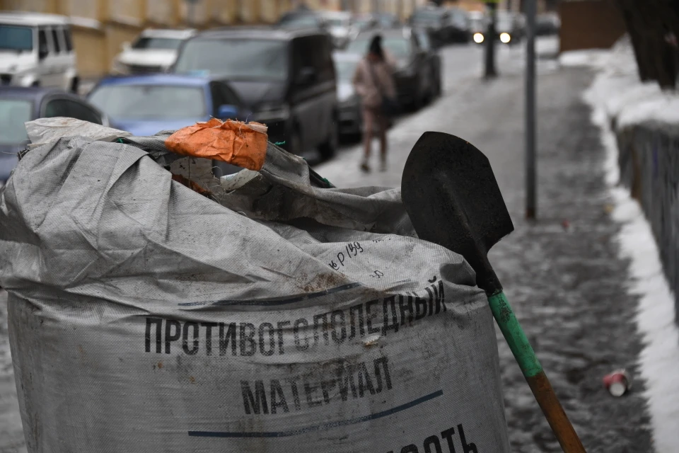 «Желтый» уровень опасности из‑за гололедицы объявили в Подмосковье