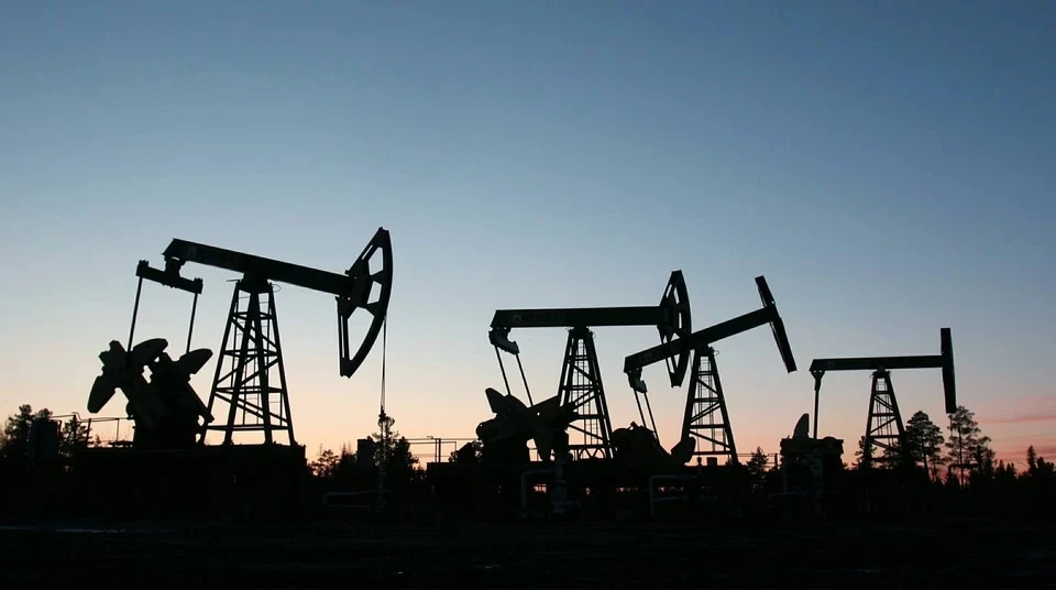 США обсуждают с Евросоюзом и G7 введение потолка цен на российские нефтепродукты