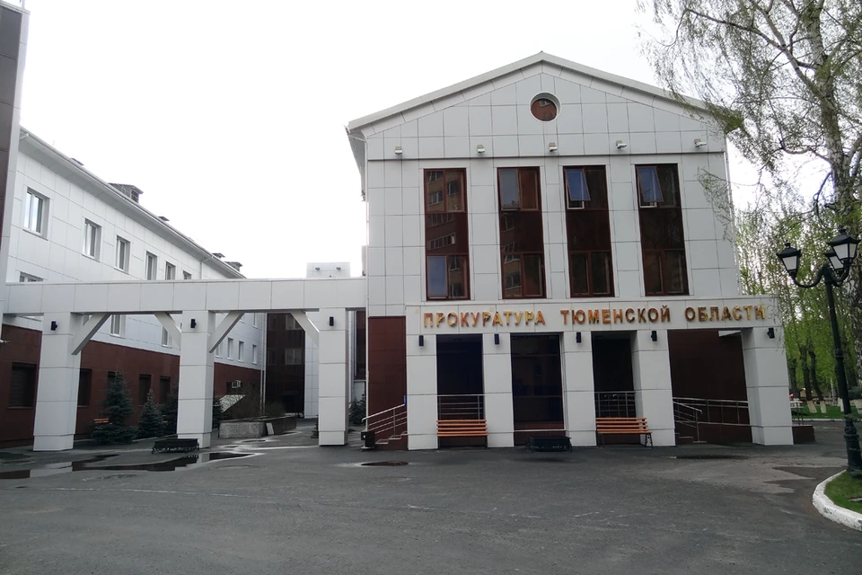 В Тюменской области любители кайфа склоняли 17-летнюю девчонку к употреблению наркотиков