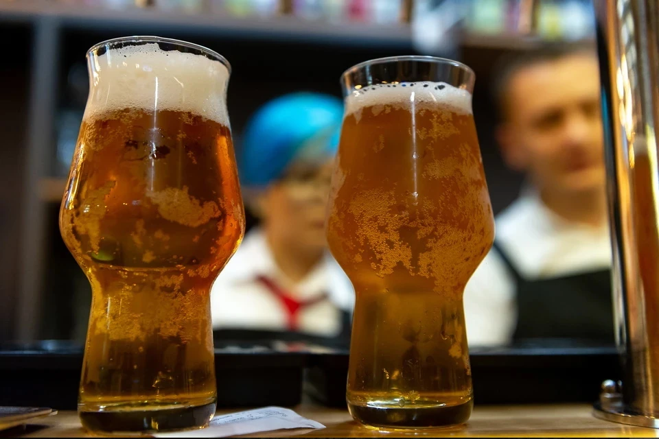 В безалкогольном пиве содержание спирта составляет около 0,5-1%