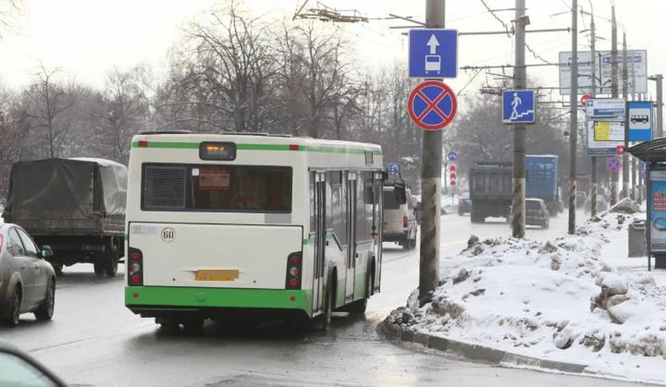 До столицы автобус доезжает за десять часов.