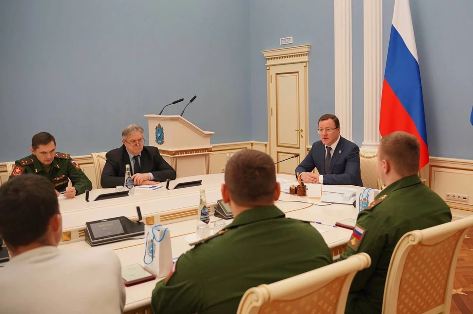 Дмитрий Азарова обсудил вопросы дополнительной помощи военнослужащим и их семьям