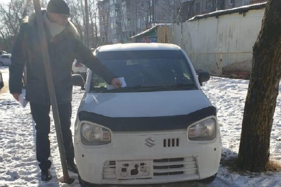 Владельцев припаркованных на газонах машин начнут штрафовать в Хабаровске