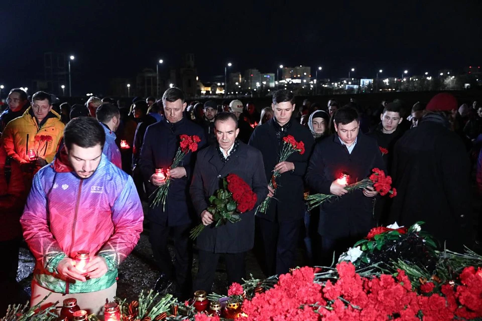 Вениамин Кондратьев почтил память защитников Малой земли. Фото: пресс-служба администрации Краснодарского края.
