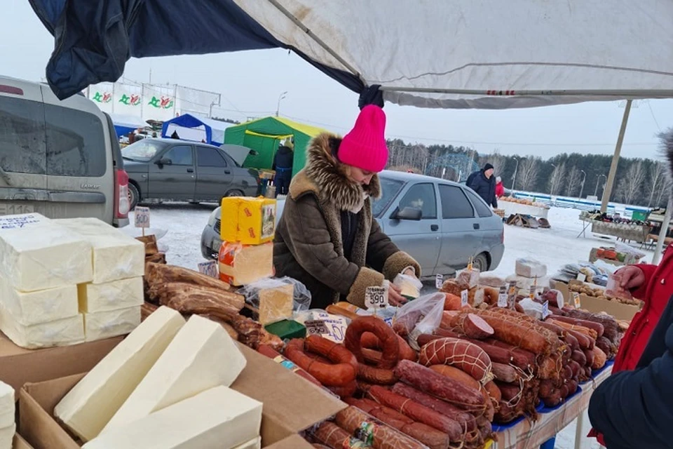 Горожане могли на них купить мясо, яйца, сыры, сливочное масло и разливное молоко. Фото: nabchelny.ru