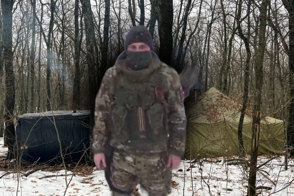 Военнослужащий Дмитрий из Барабинска получил три медали за СВО. Фото: Александр КОЦ / Telegram-канал «Своих не бросаем (Барабинск)».