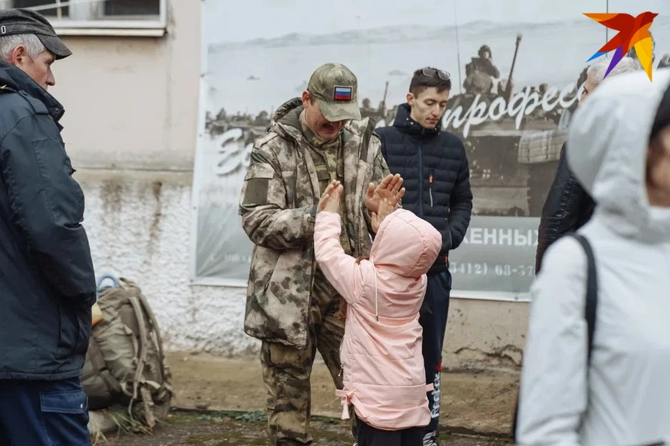 Семьям бойцов помогают и волонтеры