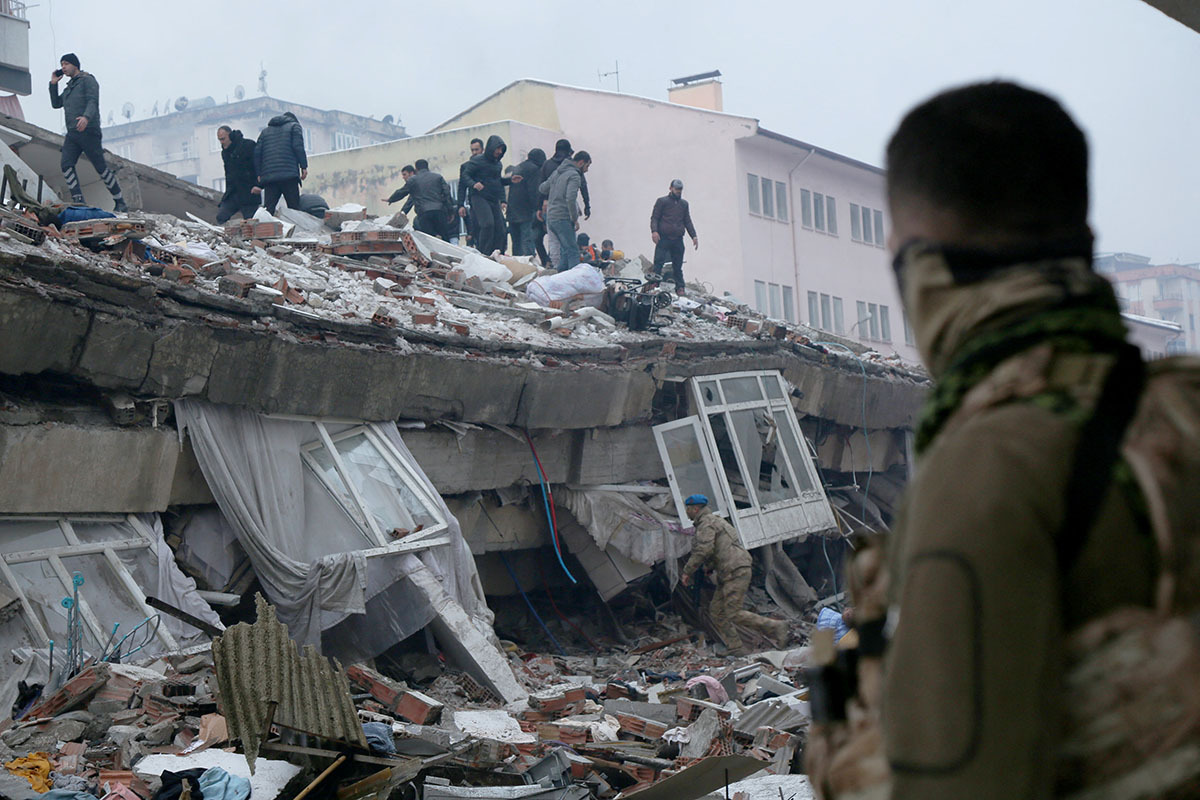 Сейсмолог, предсказавший землетрясение в Турции, предупредил об опасности в других регионах