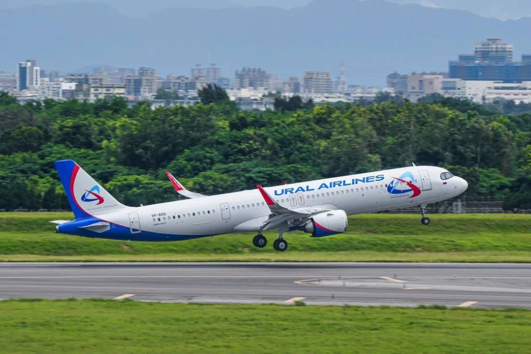 уральские авиалинии лучшие. музей авиакомпании «уральские авиалинии». A320 ural airlines кольцово. самолет урал аирлинес. униформы бортпроводника в уральских авиалиниях.