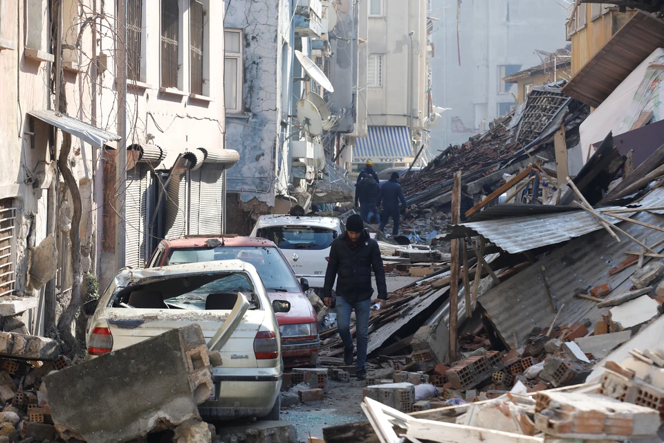 Число жертв землетрясений в Турции превысило 8,5 тысяч
