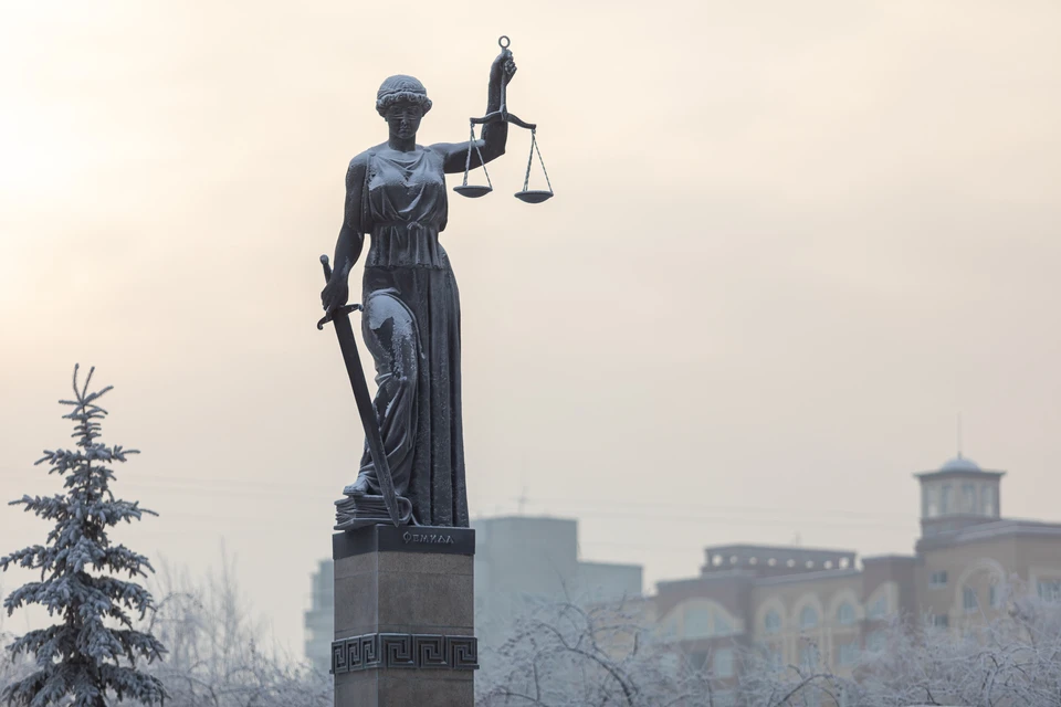 В Красноярске двум работникам ФМБА утвердили обвинение в получении взяток на 3,8 млн рублей