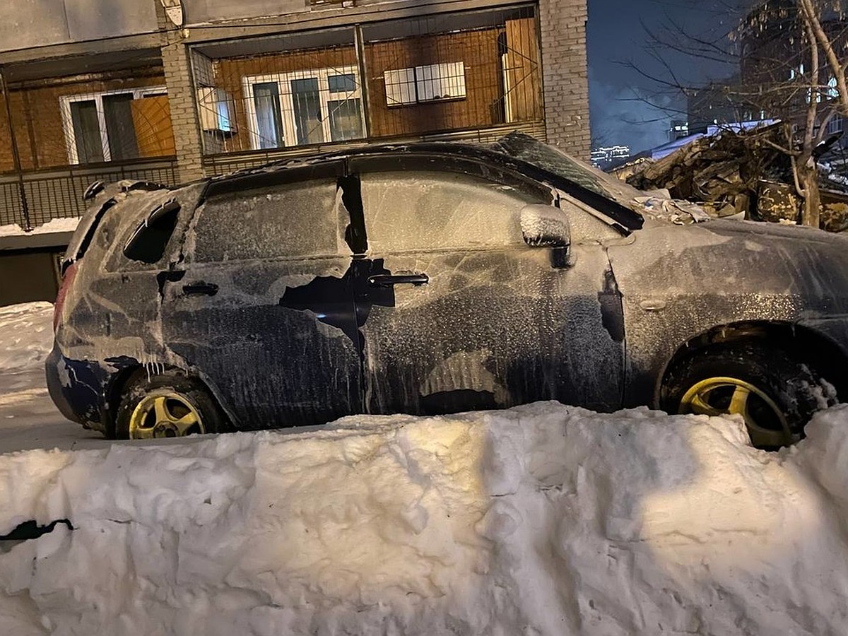 Хозяин машины, смятой под завалами после взрыва на Линейной в Новосибирске,  будет судиться с газовщиками - KP.RU