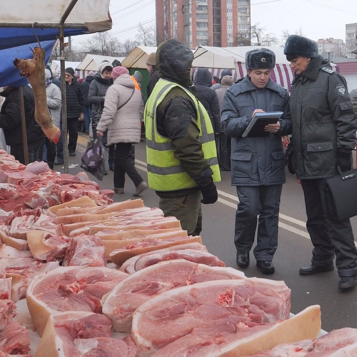 В Орле на ярмарке выходного дня торговали мясом без документов - KP.RU