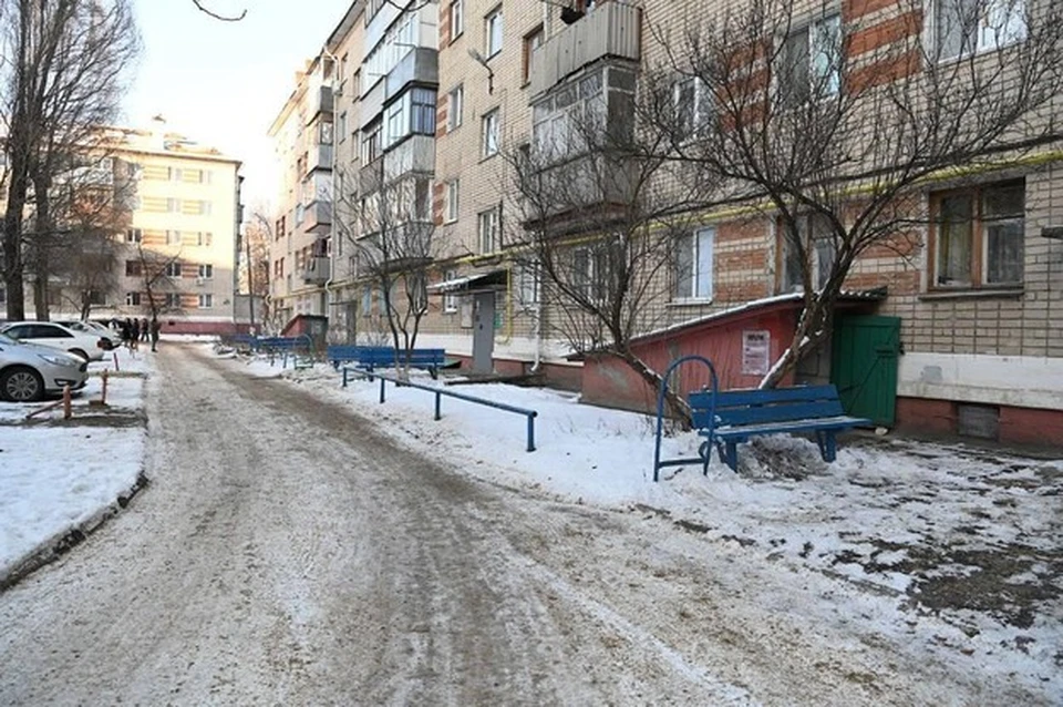 Проконсультироваться по вопросу ремонта двора можно в департаменте городского хозяйства мэрии.