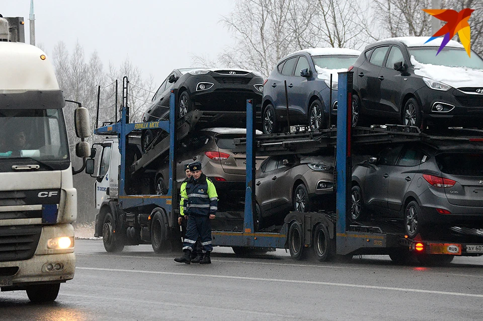 В Мурманской области за год выросло количество машин, которые ввезли в регион из других стран. Фото: Виктор ПЕТРОВ