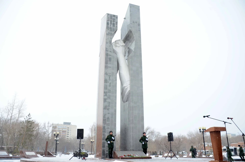 Митинг в память о воинах-интернационалистах стал для оренбуржцев традиционным. Фото: Оренбургский горсовет