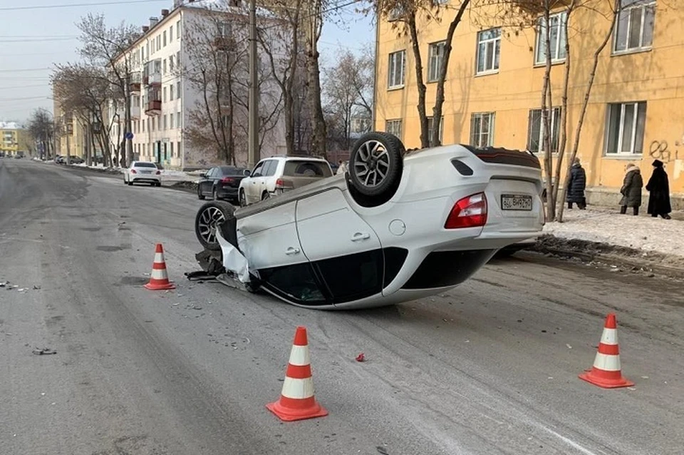 В аварии пострадал 20-летний молодой человек, сидевший за рулем Lada. Фото: отделение пропаганды ГИБДД по Екатеринбургу