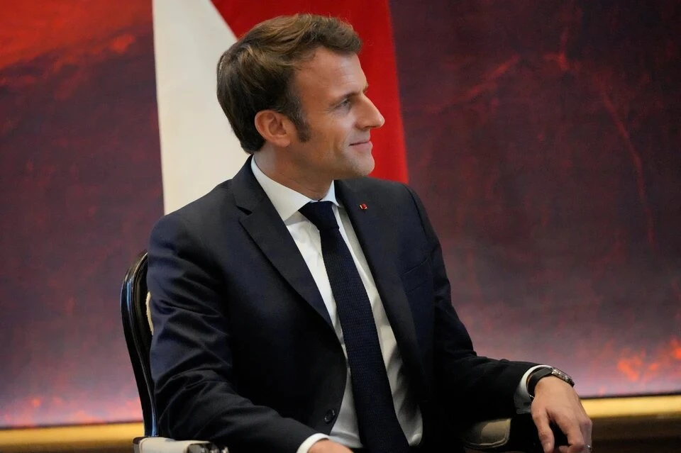 Французский политик Филиппо: Макрон ведет страну к войне