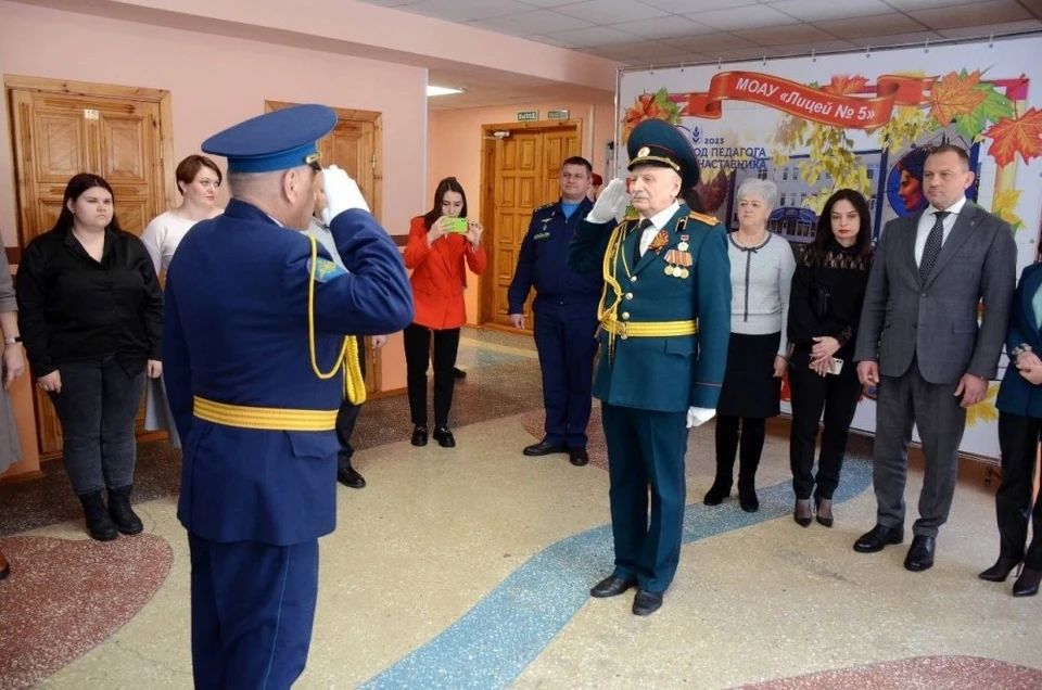 С 2020 года образовательное учреждение носит имя Героя России, летчика Андрея Зеленко