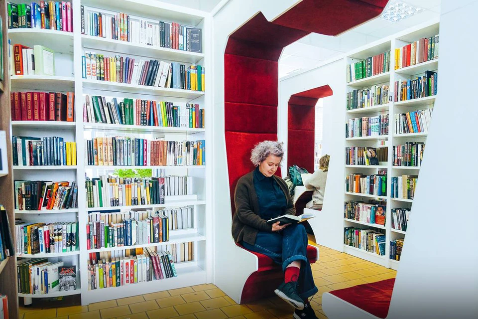Современные московские библиотеки – это комфортное пространство с книгами, периодикой, компьютерами и хорошим сигналом wi-fi. Фото: Telegram-канал Сергея Собянина.
