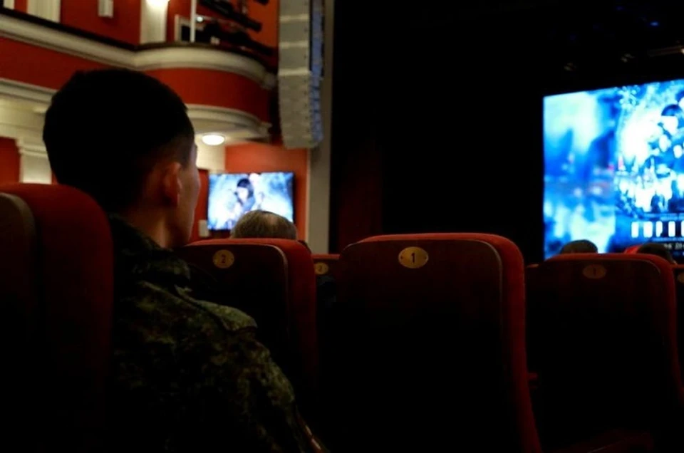 Военнослужащие ВВО сходили на предпремьерный показ фильма «Нюрнберг» в Хабаровске