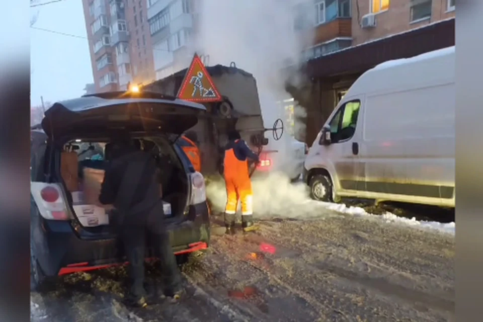 Асфальтовые латки укладывались после недавнего снегопада. Фото: группа "Это Ростов" ВКонтакте