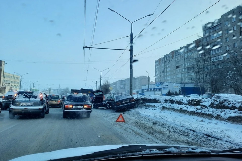 Утром 20 февраля Ярославль встал в пробки.
