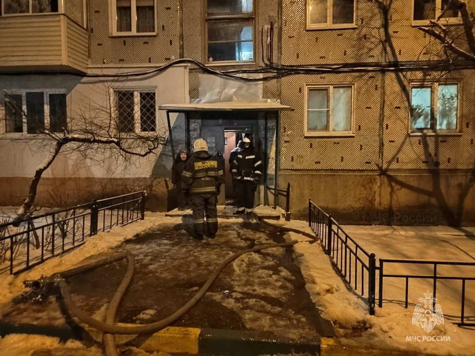 Во время пожара на улице Калинина в Туле эвакуировали 20 человек