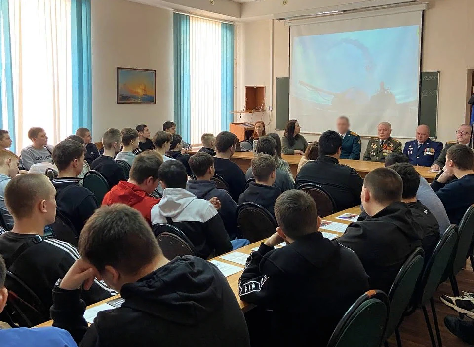 В ульяновском автомеханическом техникуме на уроке мужества побывал участник СВО