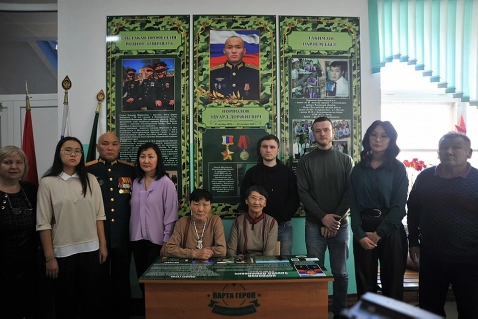 «Парту Героя» в честь Эдуарда Норполова открыли в хабаровской школе №10