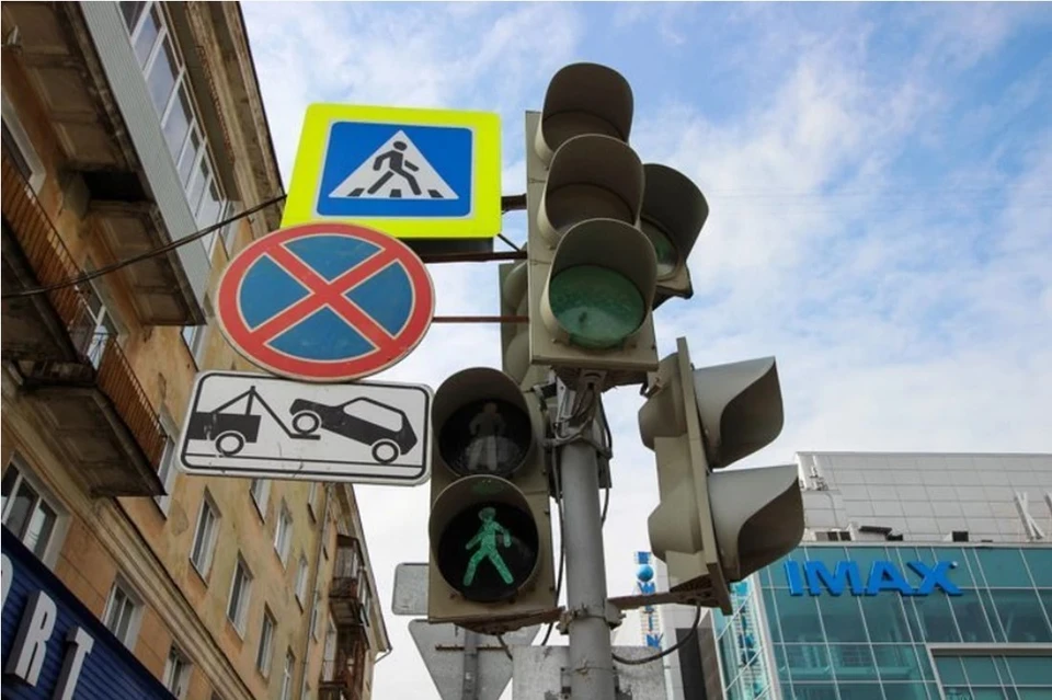 Первые в Иркутске светофоры с лунными секциями заработали на Декабрьских Событий и Бочкина
