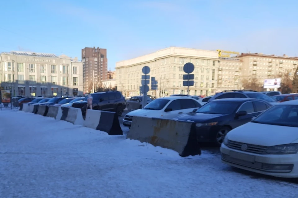 В Новосибирске 1 марта утром перекроют парковку на площади Ленина.