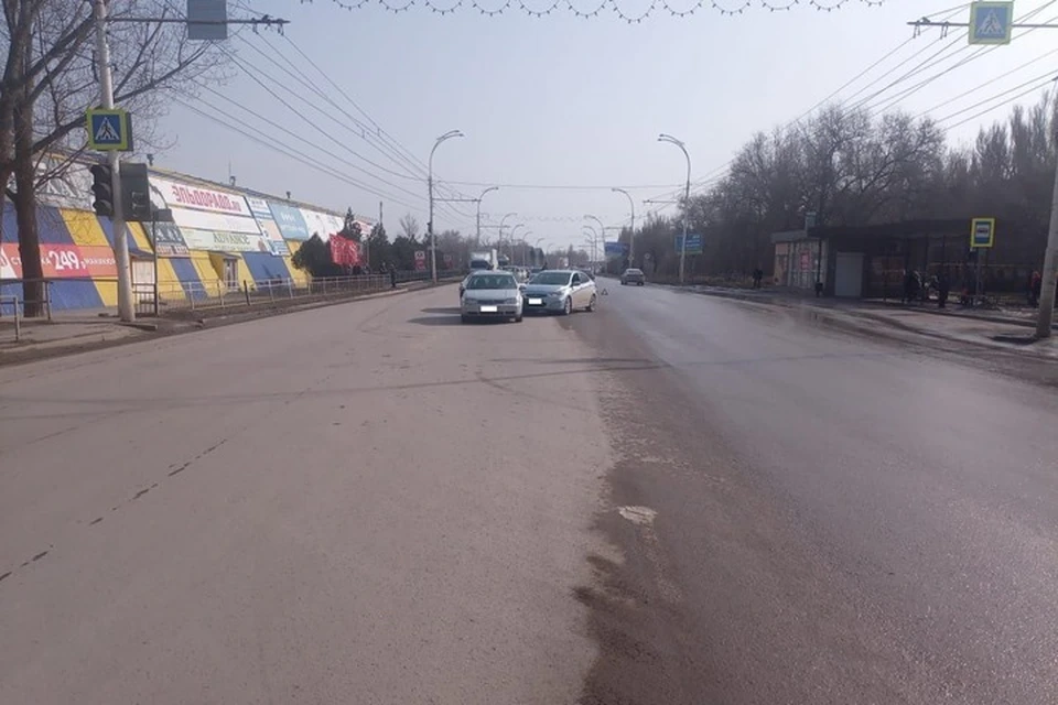 Девушка за рулем "Лексуса" ехала по улице Морской. Фото: УГИБДД по Ростовской области