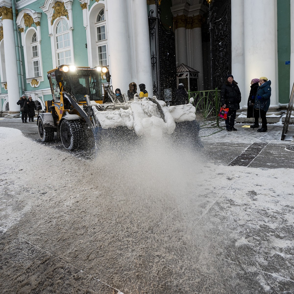 Садись, 2,5: Как петербуржцы оценили зимнюю уборку города - KP.RU