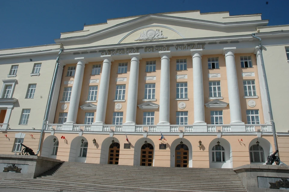 Партию техники принял замполит «Отважных», который сам недавно преподавал на Урале