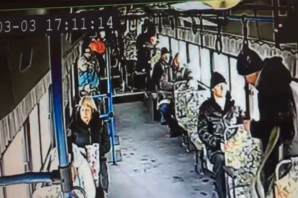 Что на самом деле произошло в автобусе №2 предстоит выяснить прокуратуре Фото: скриншот из видео