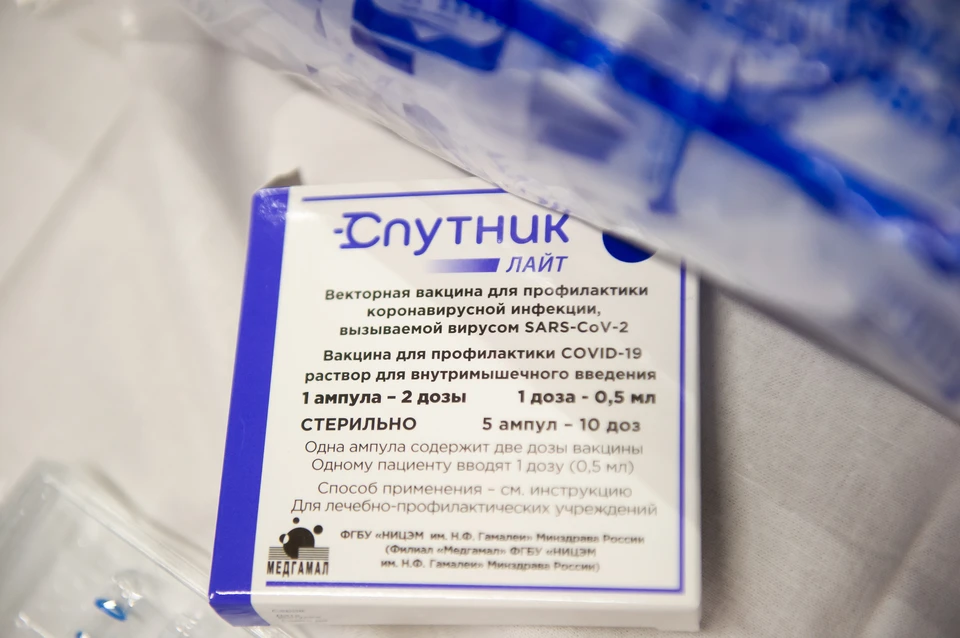 На днях в Петербург прибыла новая партия вакцины от коронавируса.