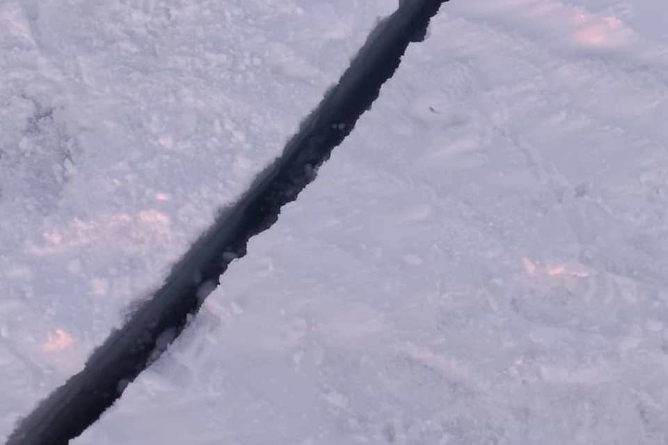 Льдина с рыбаками и снегоходами оторвалась в заливе Мордвинова. Фото: соцсети