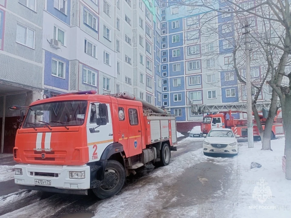 Во время пожара на улице Максимовского в Туле эвакуировали 6 человек