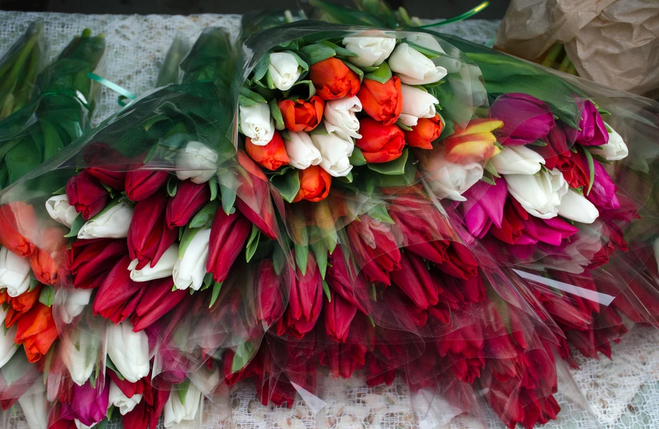 Цветы волгоградцам на 8 марта обойдутся в 2,5 тысячи рублей