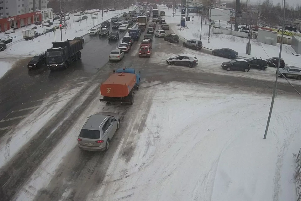 В понедельник Рязань встала в 10-балльных пробках - 6 марта на въезде в Рязань произошло несколько массовых ДТП.